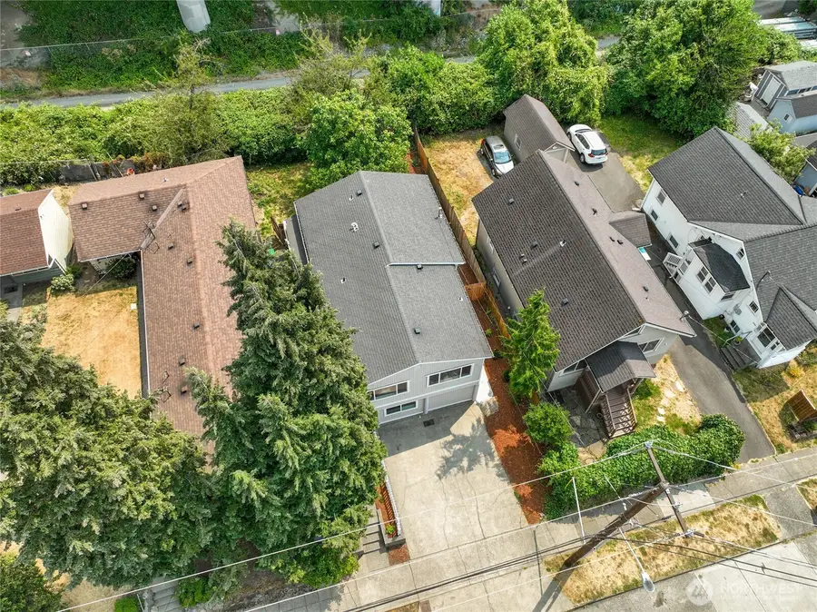 4042 5th Avenue Ne, Seattle, WA 98105 - #2