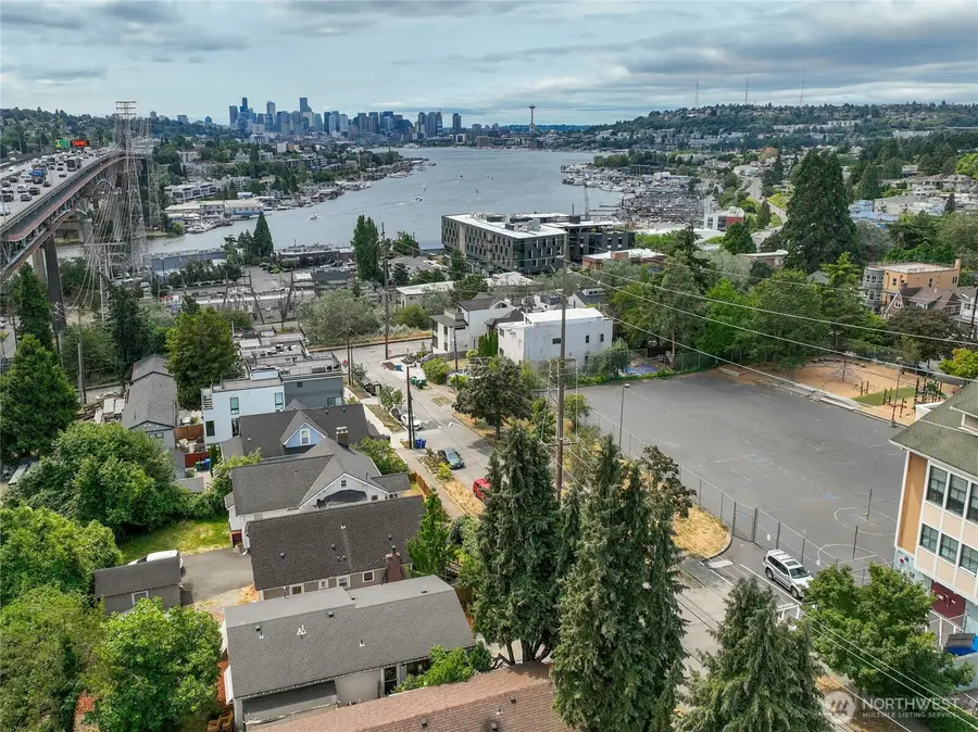 4042 5th Avenue Ne, Seattle, WA 98105 - #3
