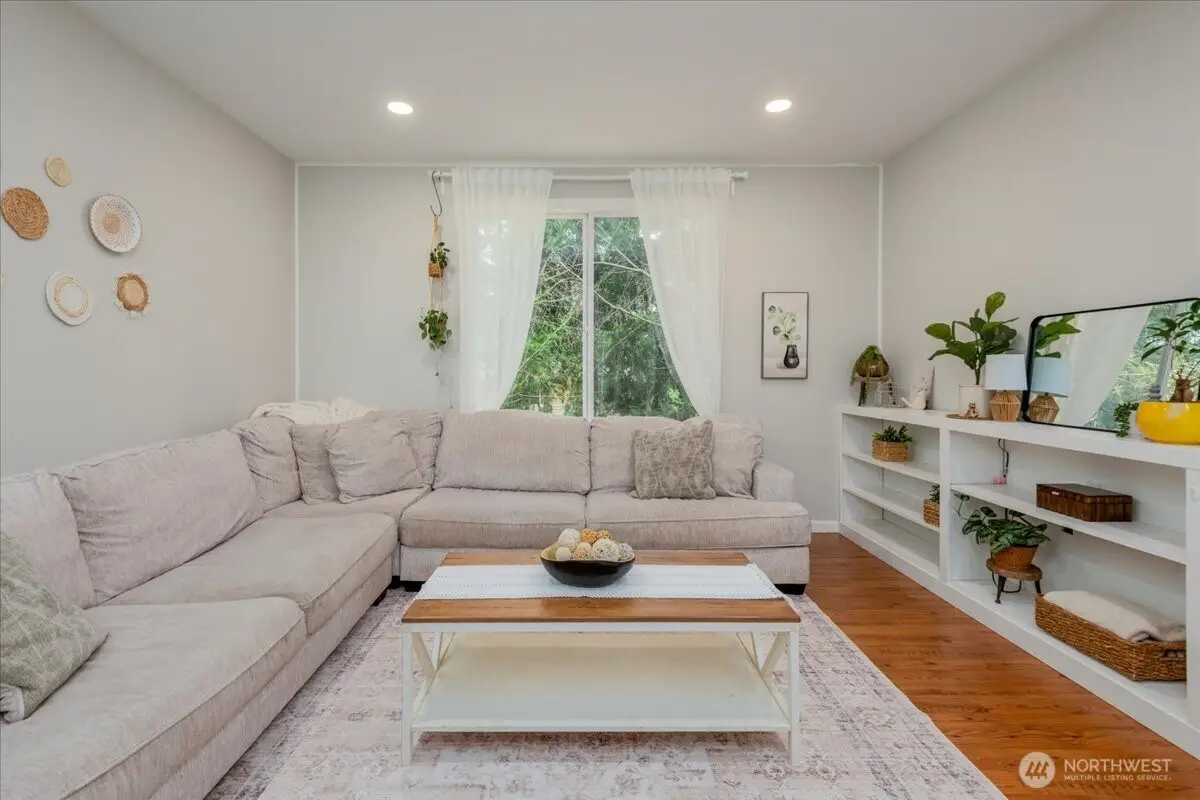 10410 Holly Drive #E, Everett, WA 98204 - #1