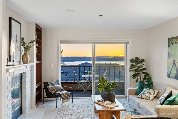 1902 Bridgeport Way W #104, University Place, WA 98466