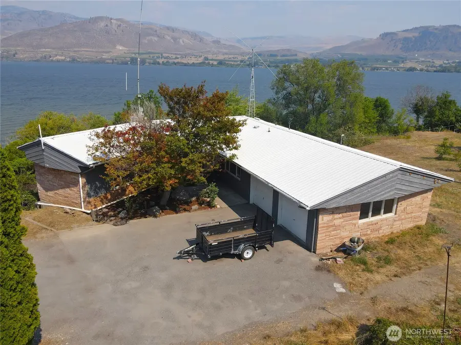 6 Nulton Lane, Oroville, WA 98844 - #2