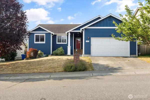 229 NW Cherry Hill Loop, Oak Harbor, WA 98277