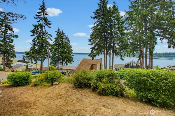 640 E Rauschert Road, Grapeview, WA 98546