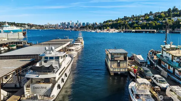 1301 N Northlake Way, Seattle, WA 98103