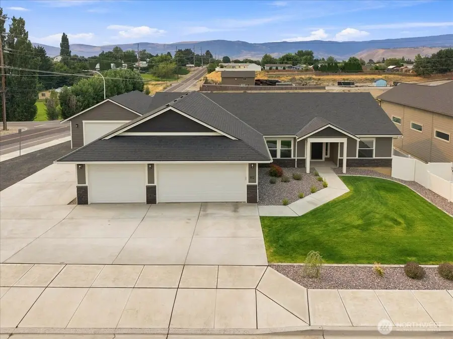 812 N Newport Loop, East Wenatchee, WA 98802 - #3
