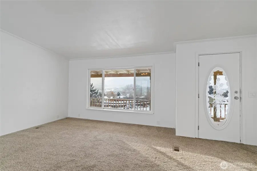42 31st Street Ne, East Wenatchee, WA 98802 - #3