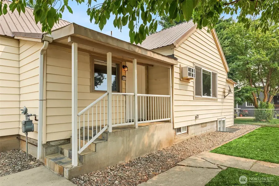 403 E 3rd Street, Cle Elum, WA 98922 - #3