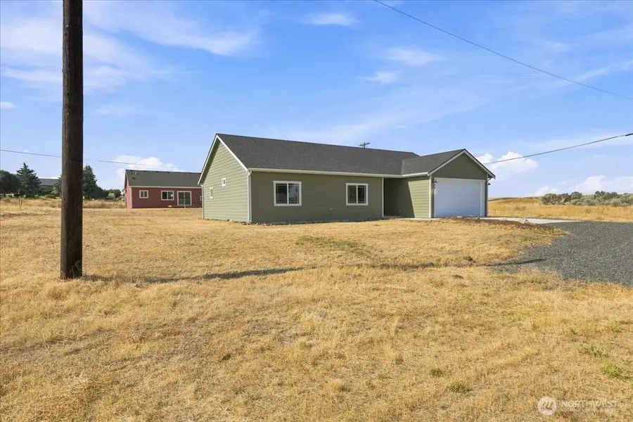 620 SW Regent Ave, Wilbur, WA 99185 - #2