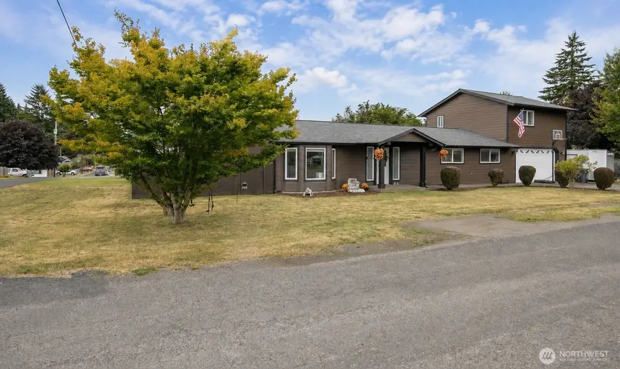 815 E Simpson Avenue, Montesano, WA 98563 - #3