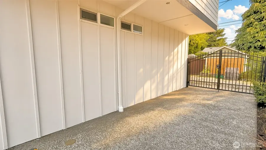 708 N 102nd Street, Seattle, WA 98133 - #3