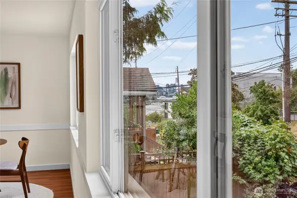 4042 5th Avenue Ne, Seattle, WA 98105