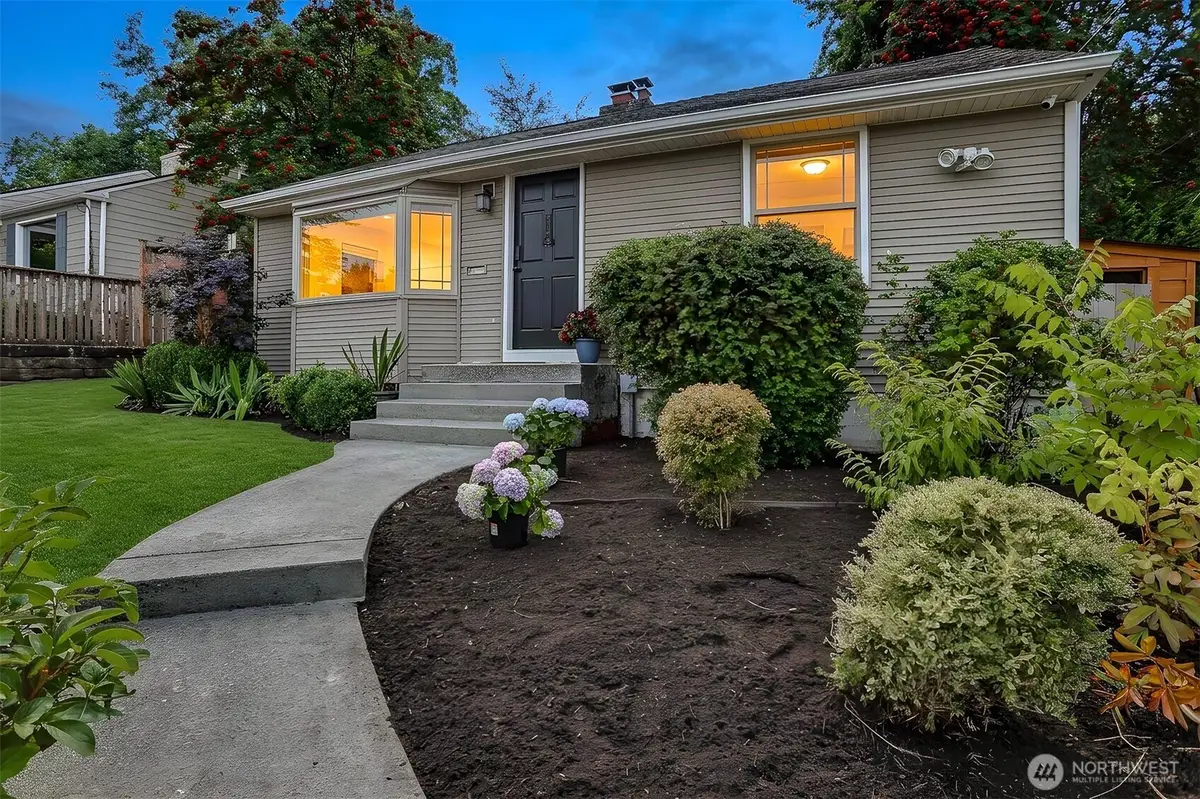 3243 22nd Avenue W, Seattle, WA 98199 - #1
