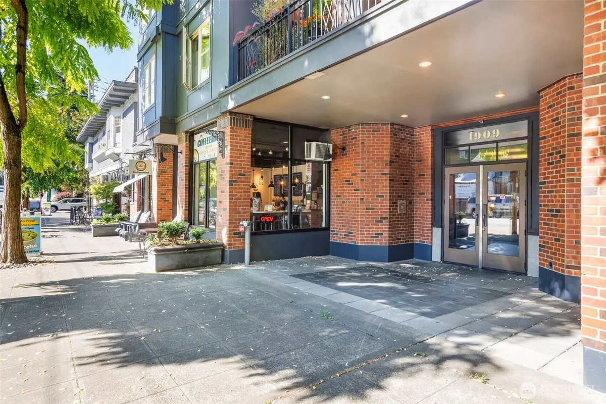 1909 10th Avenue W #201, Seattle, WA 98119 - #1