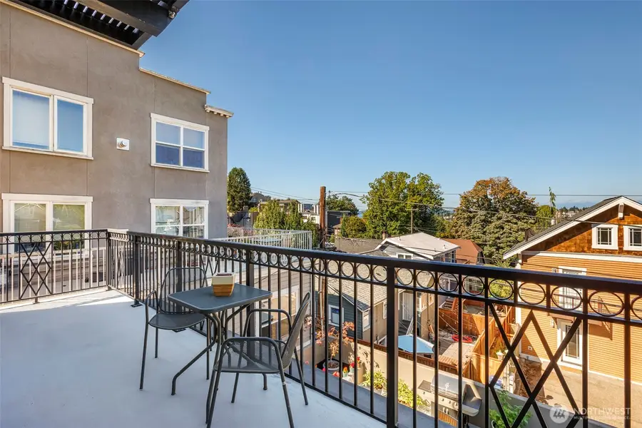 1909 10th Avenue W #201, Seattle, WA 98119 - #2