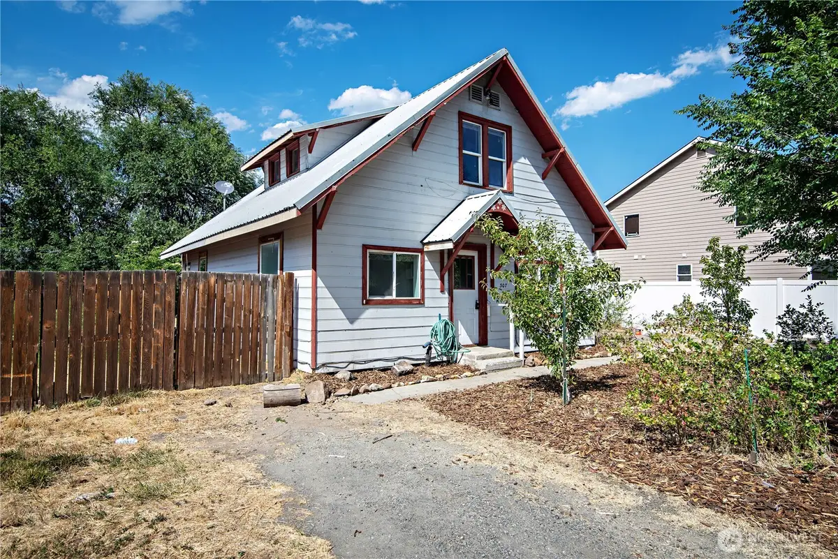 307 W 14th Avenue, Ellensburg, WA 98926 - #1