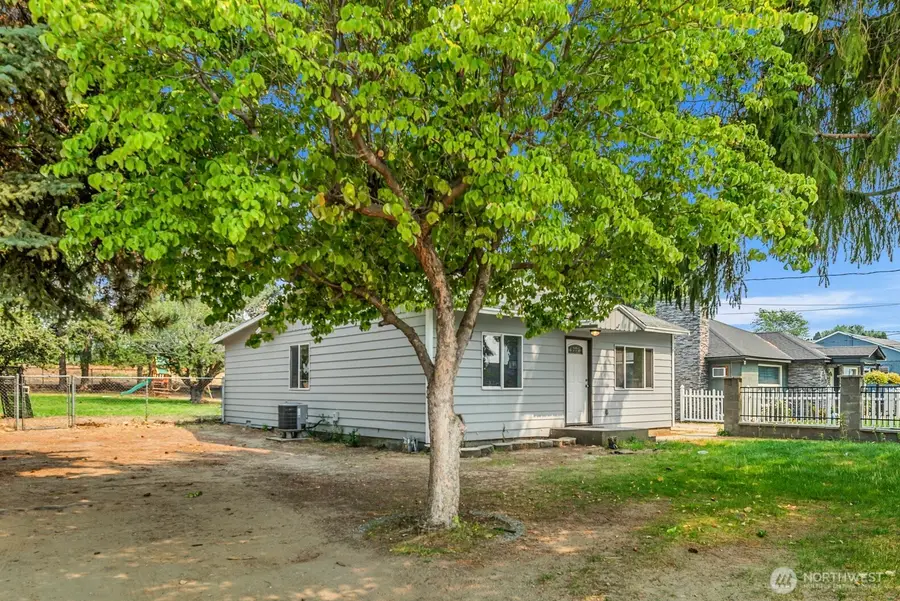 857 N Devon Avenue, East Wenatchee, WA 98802 - #3