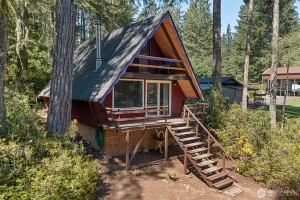 1750 N Colony Surf Drive, Lilliwaup, WA 98555