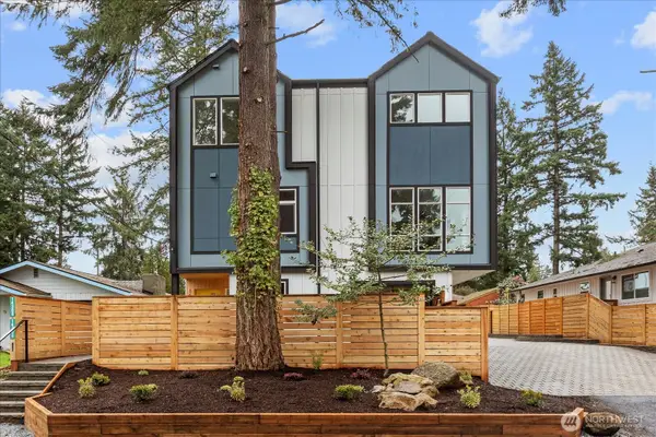 14308 Roslyn Place N, Seattle, WA 98133