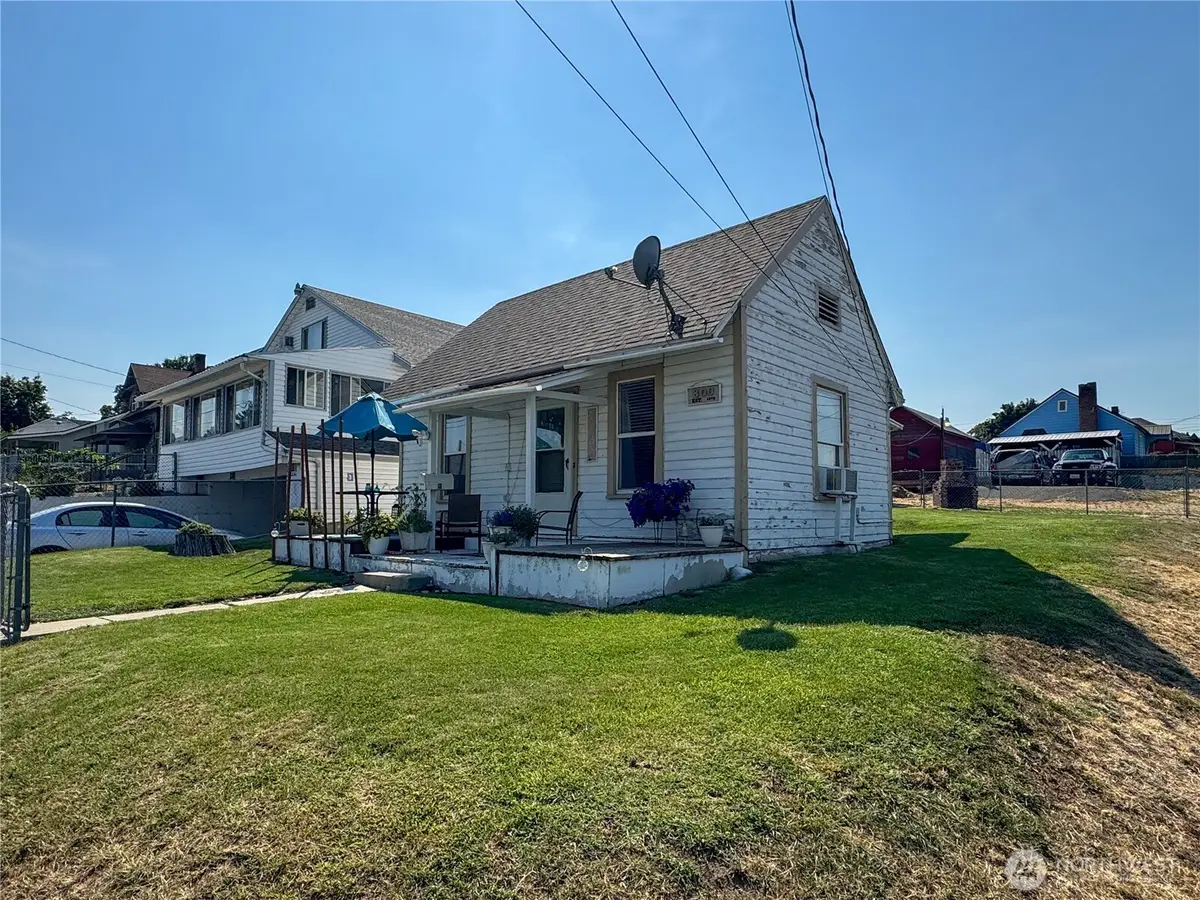 800 Methow Street, Wenatchee, WA 98801 - #1