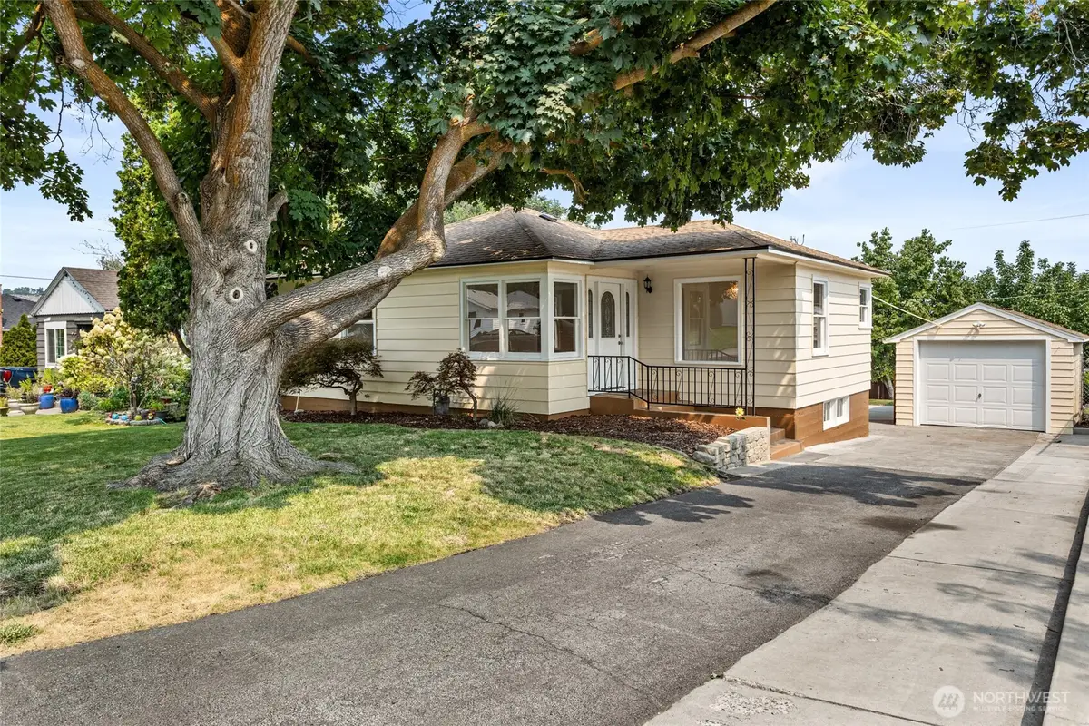 615 S 21st Avenue, Yakima, WA 98908 - #1