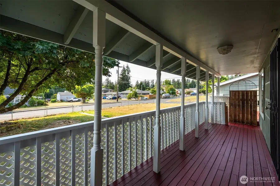 606 N 16th Avenue, Kelso, WA 98626 - #2