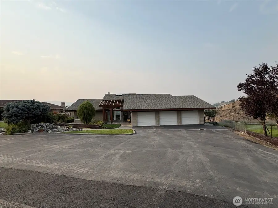 522 Hillcrest Circle Drive, Omak, WA 98841 - #2