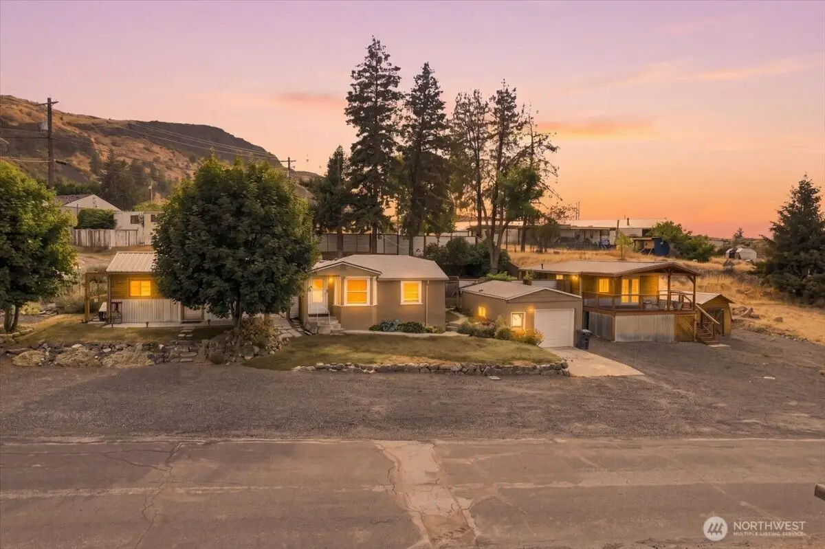 810 Spokane Way, Grand Coulee, WA 99133 - #1