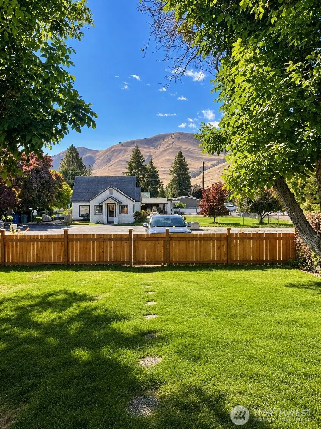 507 E Wapato Avenue, Chelan, WA 98816 - #1