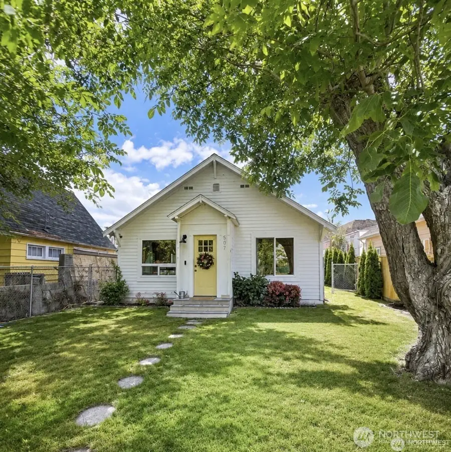 507 E Wapato Avenue, Chelan, WA 98816 - #2