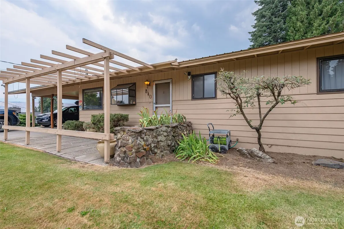 840 N Kentucky Avenue, East Wenatchee, WA 98802 - #1