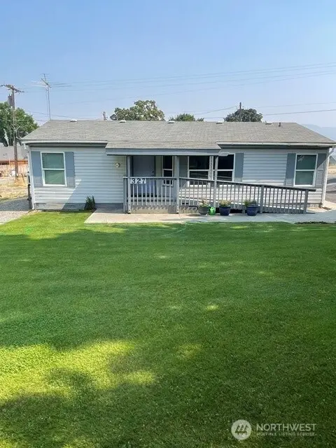 327 Beach Street, Pateros, WA 98846