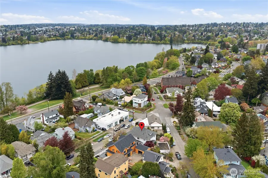 6238 Woodlawn Avenue N, Seattle, WA 98103 - #3