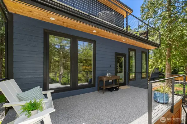 10399 NE Pine Way, Bainbridge Island, WA 98110