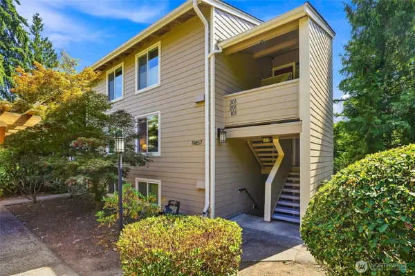19857 25th Avenue Ne #201, Shoreline, WA 98155