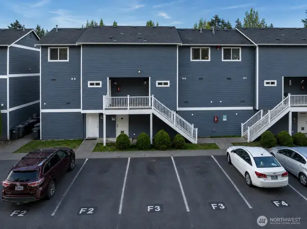3939 10th Street Se #F-3, Puyallup, WA 98374