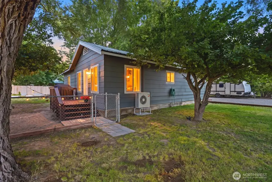 600 N Pierce Street, Kittitas, WA 98934 - #2