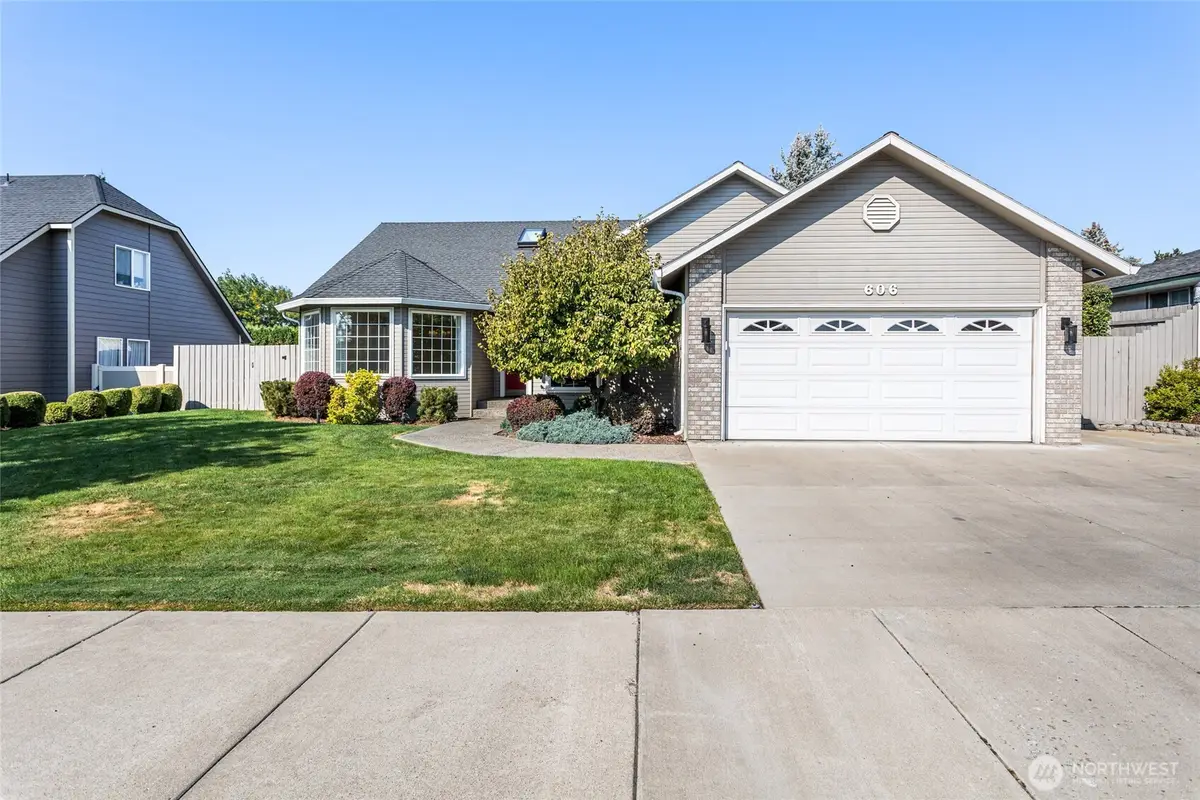 606 S 56th Avenue, Yakima, WA 98908 - #1