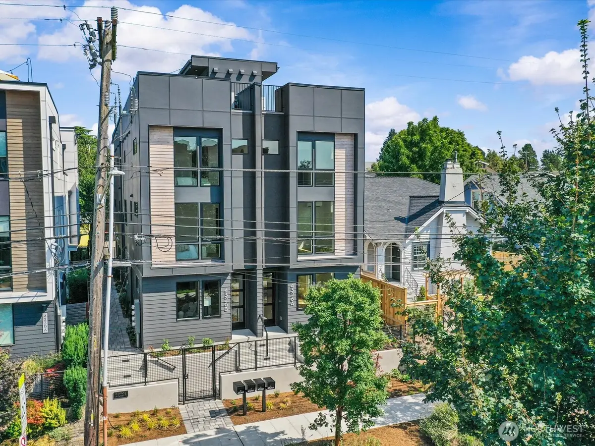 4326 Woodlawn Avenue N #B, Seattle, WA 98103 - #1