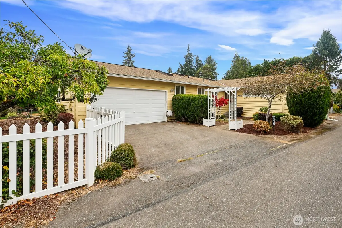 20224 Greenwood Ave N, Shoreline, WA 98133 - #1