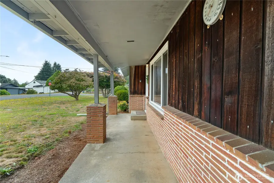 1206 E Park Avenue, Montesano, WA 98563 - #2