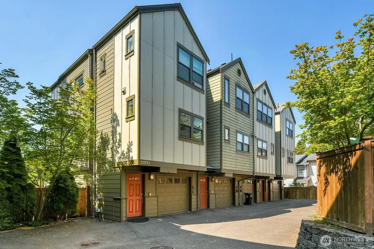 11711 Greenwood Ave N #B, Seattle, WA 98133 - #1
