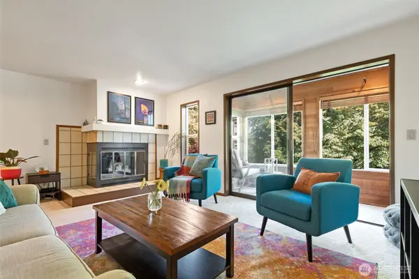 12027 15th Avenue Ne #304, Seattle, WA 98125