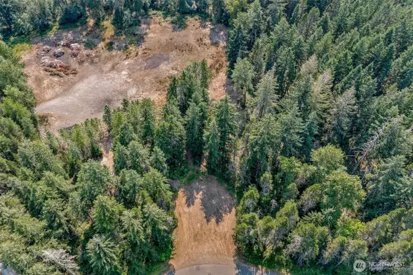 33 N Rainbow Way W, Hoodsport, WA 98548