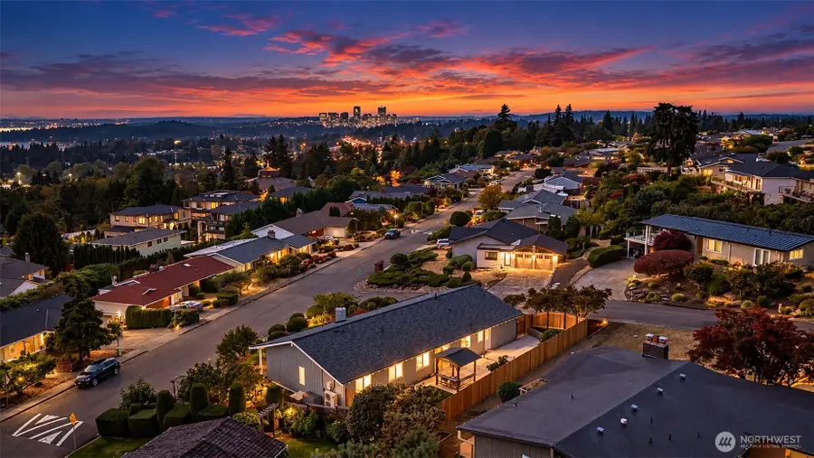 4600 132nd Avenue Se, Bellevue, WA 98006 - #2
