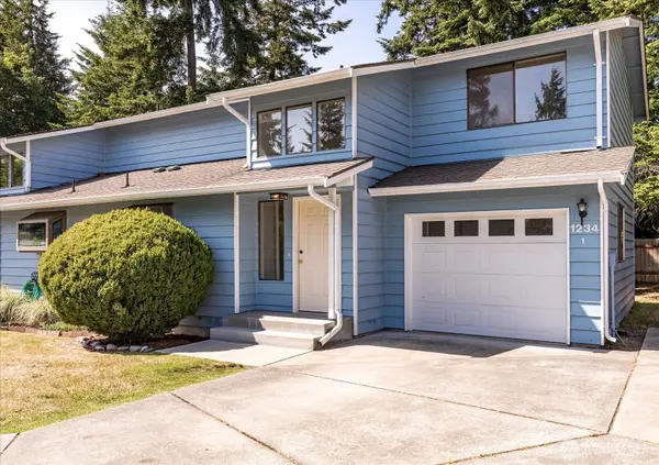 1234 NW Lanyard Loop #1, Oak Harbor, WA 98277