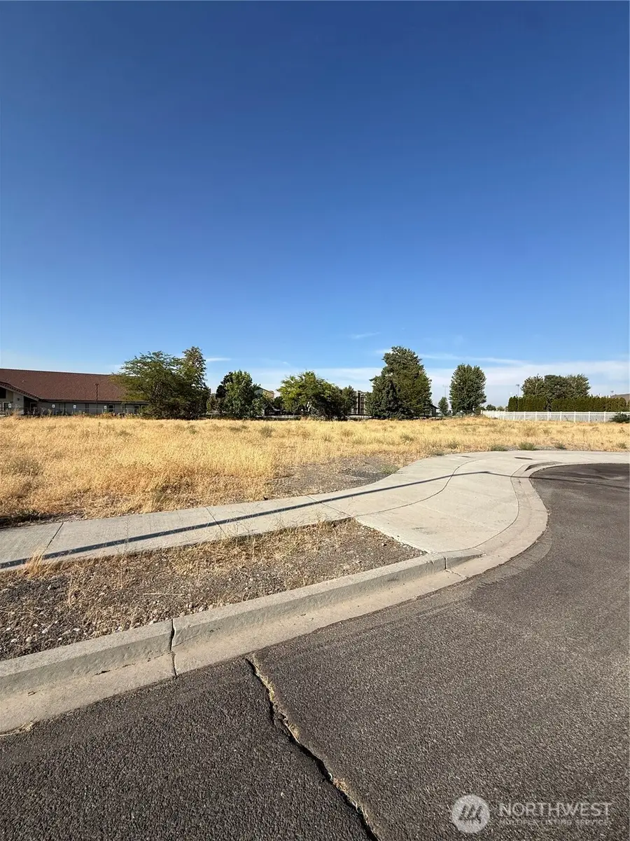 910 W Ted Yao Way #3, Moses Lake, WA 98837 - #2