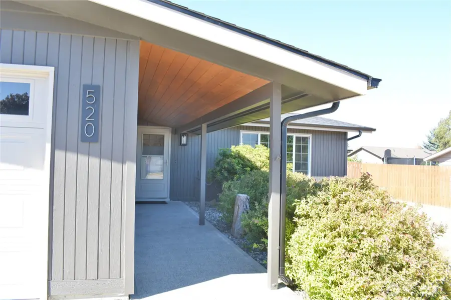 520 SW 4th Avenue Sw, Oak Harbor, WA 98277 - #2