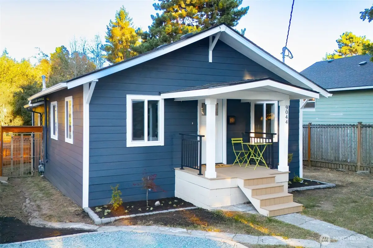 9044 9th Avenue Sw, Seattle, WA 98106 - #1