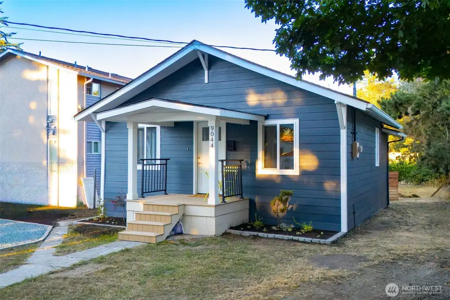 9044 9th Avenue Sw, Seattle, WA 98106 - #2