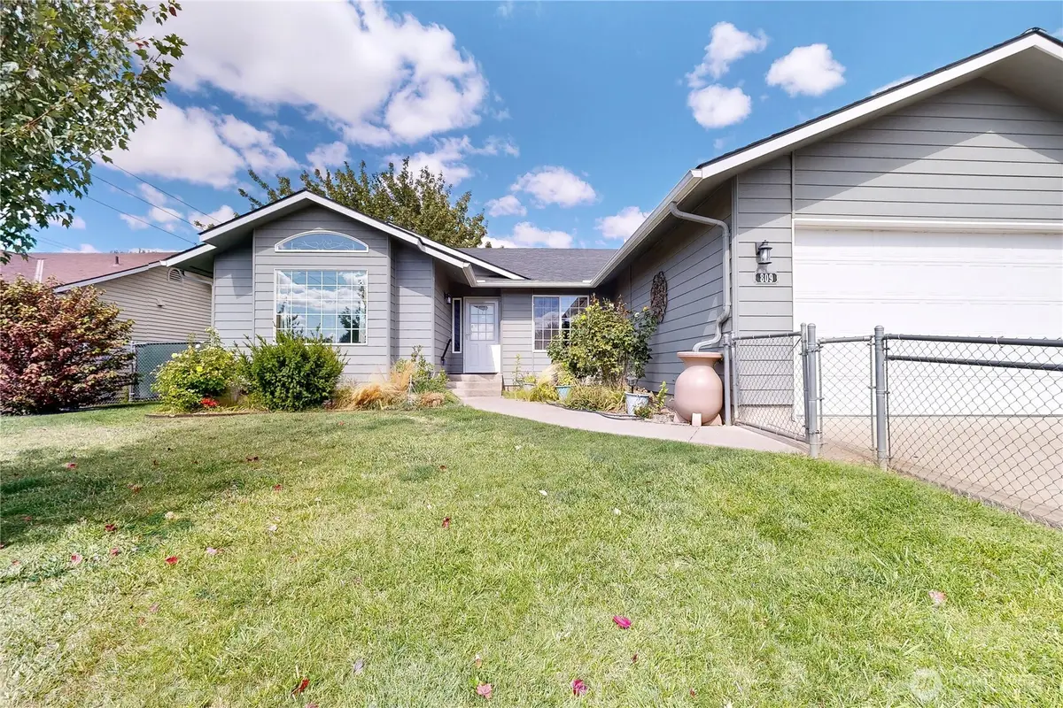 809 SE Tamarack Street, College Place, WA 99324 - #1